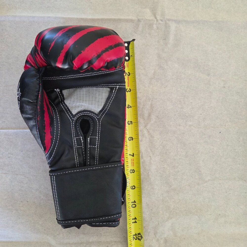 Century Martial Arts Brave Boxing Gloves Kids Youth 6oz Red & Black Grab Tab NEW - Picture 10 of 10